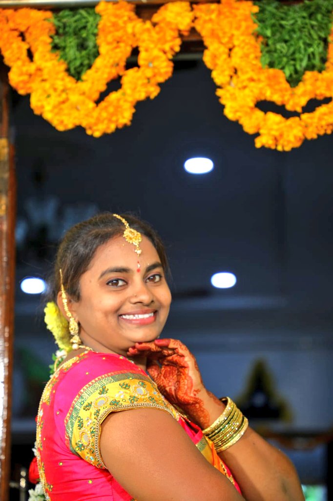 sravaniraogore's tweet photo. Happy to share My beautiful Vadina😍❤️(Baabi) &amp; Her lovely #home
Wah... what a beautiful #weather ❤️
Really loved it.Eagerly waiting for #wedding 🤩
Successfully completed #engagement 💃
Congrats My #Bro 😍
#traditional #telugu #wedding #villagelife #traditionalwomen #newrelation https://t.co/4oZy1moe6y