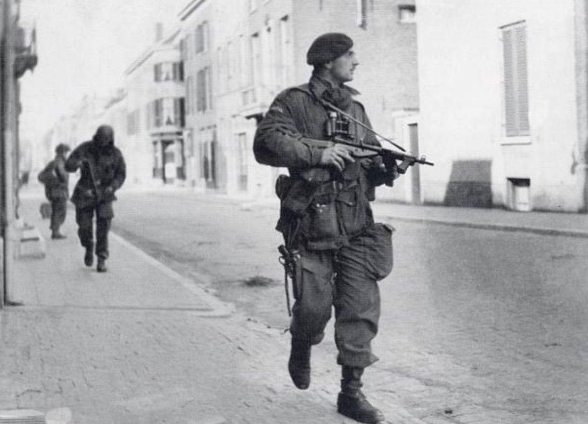 Theoretically speaking, however, the Sten was capable of firing in the region of 500 rounds per minute and as it only weighed under 7lb (depending on version) it was considered to have as much value as the Bren LMG at ranges up to 300 yards.9/