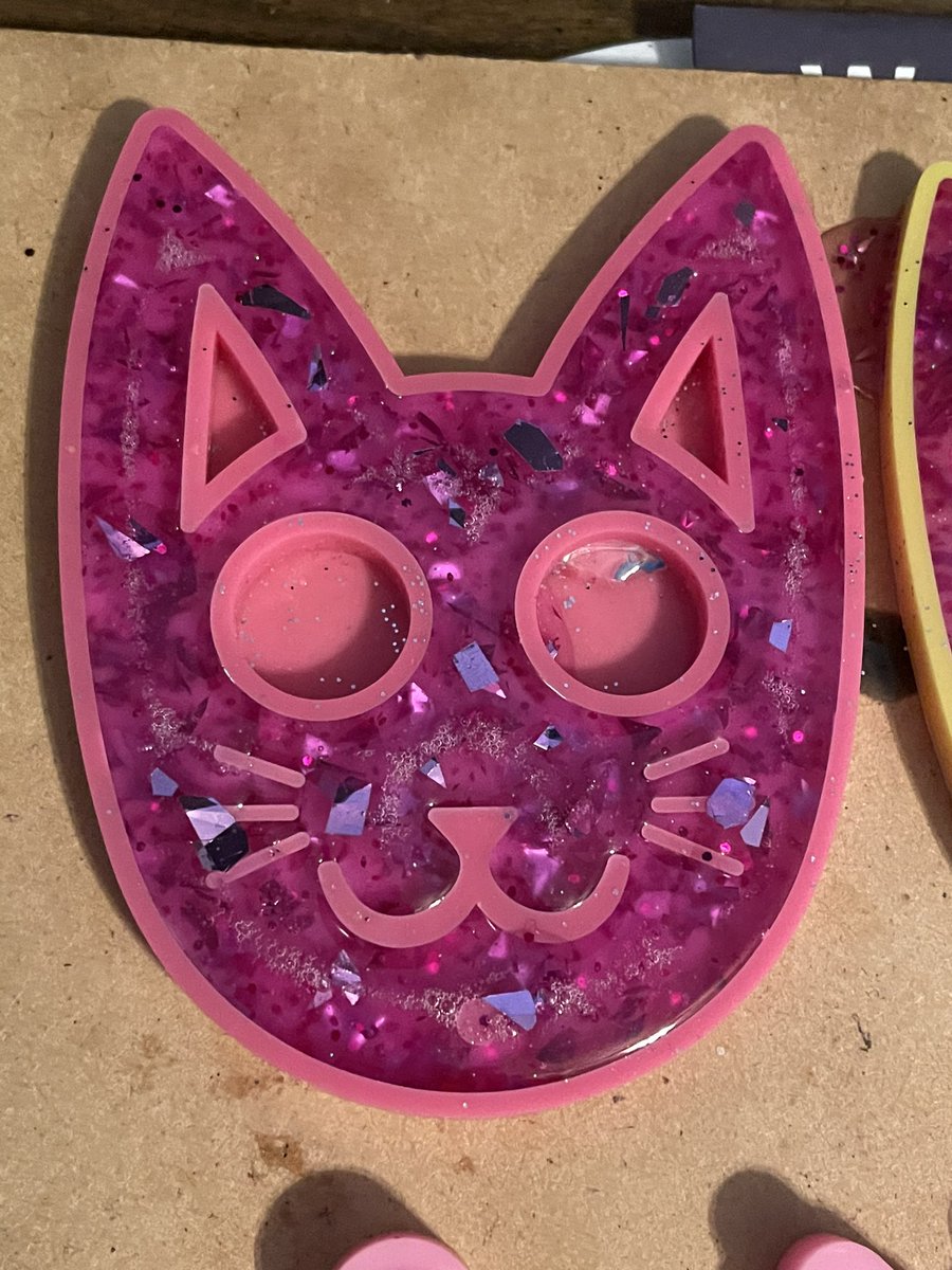 pennell_chelsea's tweet image. Got a little carried away today, but who doesn’t like purple?
#KittyKeychains #ResinArt #PotLeaves #Christmas #Skulls #Crossbones #Candycanes #Christmastrees