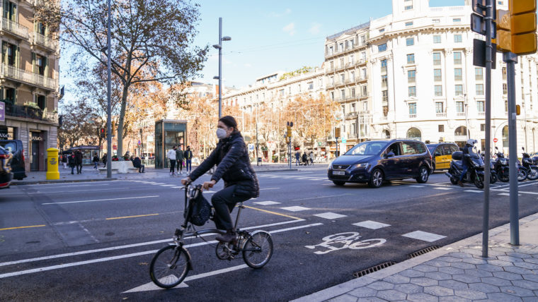 bcn_ajuntament's tweet image. 🚴🏽 Obert el carril bici del carrer d&apos;Aragó de punta a punta!

📍 Ahir es va posar en funcionament el segon tram, entre l&apos;av. Meridiana i el pg. de Gràcia.

🗺️ La via ciclista té 4,8 km i travessa tot l&apos;Eixample.​

Més informació 👀👉🏽 barcelona.cat/infobarcelona/…