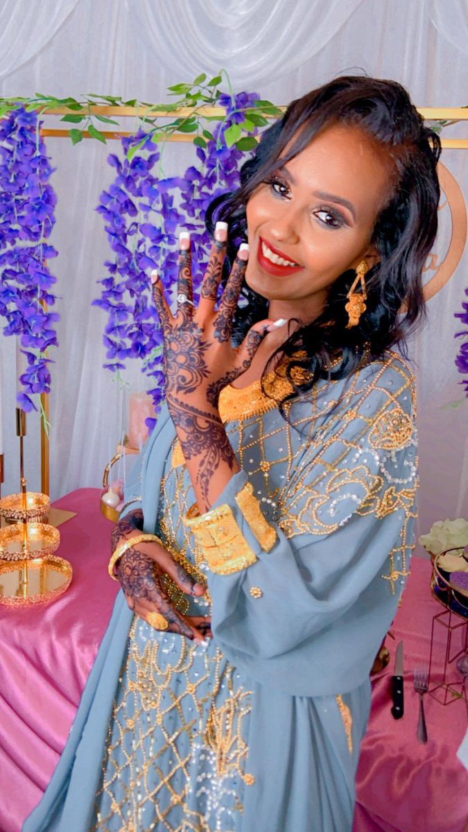 kaffsss's tweet image. 22/12/20💍👰🏾 It’s a wrap, MR &amp;amp; MRS 💍 Yesterday I married my bestfriend/soulmate/Lover💍💙 #MRSHassan💙💍 2020 has been an amazing year from graduating to ending the year married Alhamdulilah🙌  #Wedidthat💃🏾