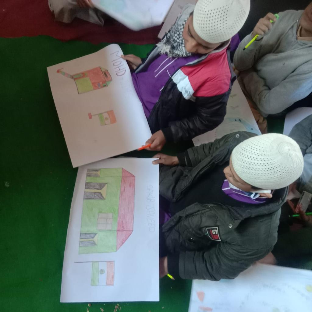 Whiteknight_IA's tweet photo. A Drawing Competition aimed at directing young vibrant minds towards constructive thought process &amp; pride in nation's development organised  for students of #ChandrogMadrassa #Metra #Ramban .22 students took part.
@adgpi
@Northerncomd_IA 
#IndianArmy #Shapinggennext https://t.co/ykP8fRamg3
