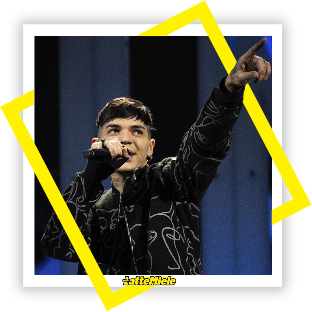 RadioLatteMiele's tweet photo. Aprite occhi e orecchie: direttamente dal palco di X Factor 2020 al salotto de "I Compagni di merenda", c'è Blind! Quando? Alle 18.00 🖤🖤
#blind #xfactor #xfactor2020 #lattemiele #radiolattemiele #skyitalia https://t.co/5mkabg1lsz