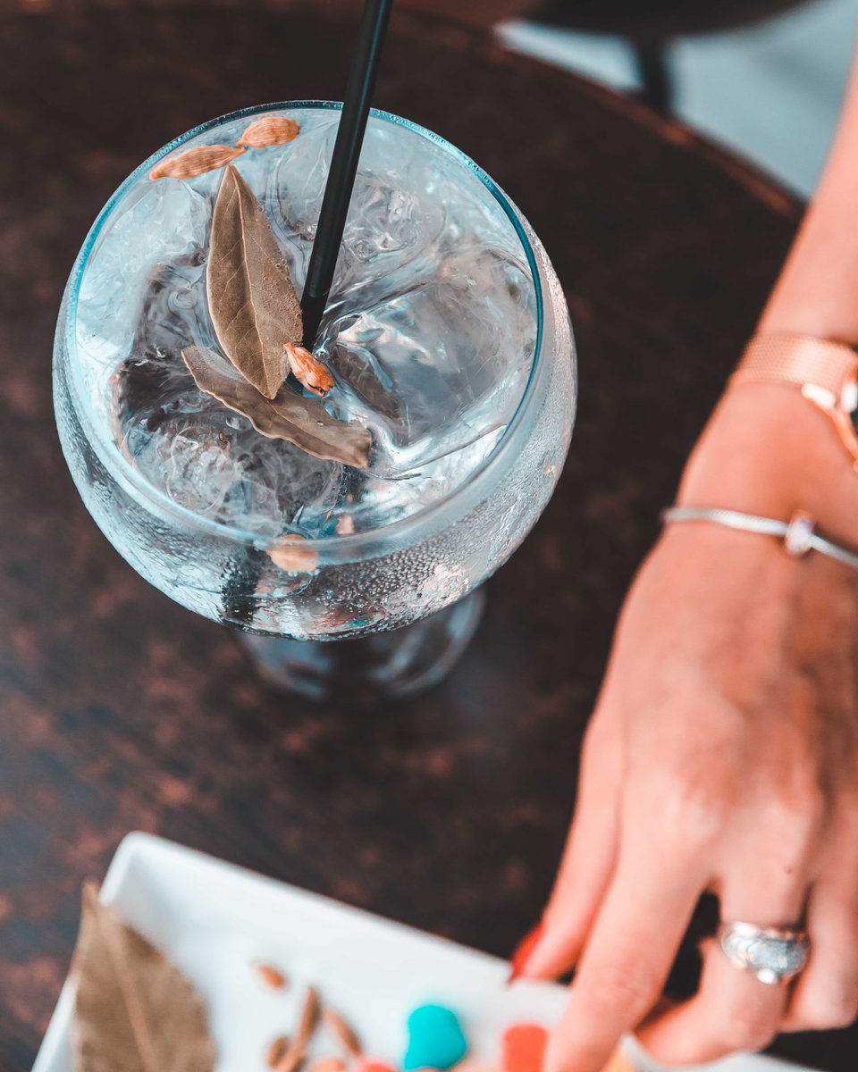 ¡Brinda y celebra la #Navidad con quien desees!

De parte del equipo de #ThatsLife te deseamos unas felices fiestas y los mejores deseos para esas fechas tan señaladas ✨

#ThatsLifeMarbella #FelizNavidad #christmas #Marbella