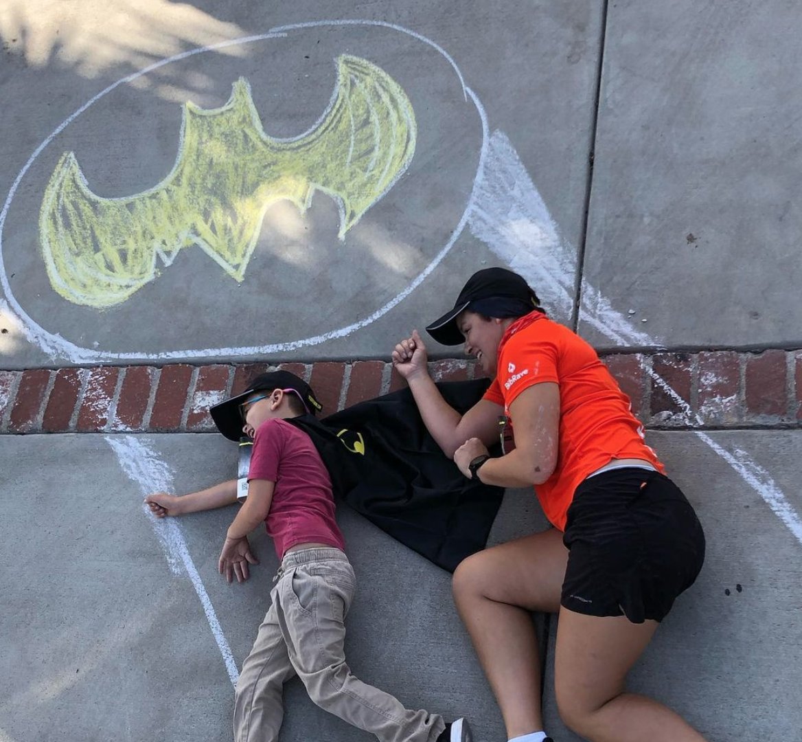 dcbatmanrun's tweet photo. The Bat Signal is shining to tell everyone that registration for the DC Batman Run will close on December 31st! 🦇 Register today! 

Click here to get started ➡ https://t.co/uJM8FT28e2

📸:@retrorunningmom https://t.co/CP7qWMwBWi