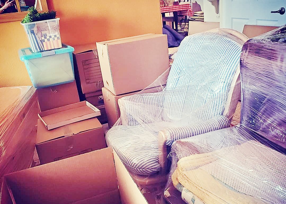 BestDenverMover's tweet image. ow.ly/yl3I50Ci9fN
You’ve packed and moved into your new place; now comes the big task of #unpacking. Today, we’ll share some helpful #unpackingtips that will have you feeling cozy in your new place fast.