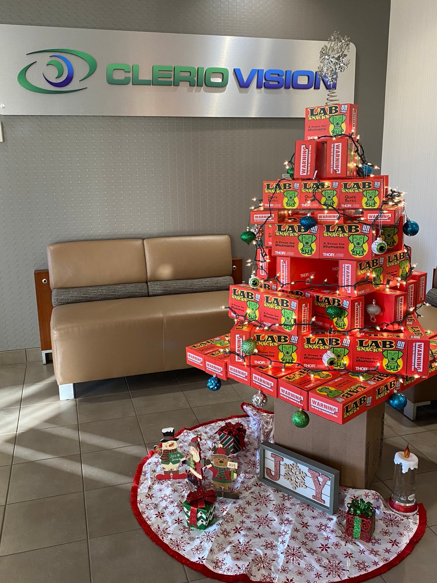 Thorlabs's tweet photo. We are wishing you joy and Lab Snacks this holiday season! #labsnacks #photonics https://t.co/BUM6oCXSWj