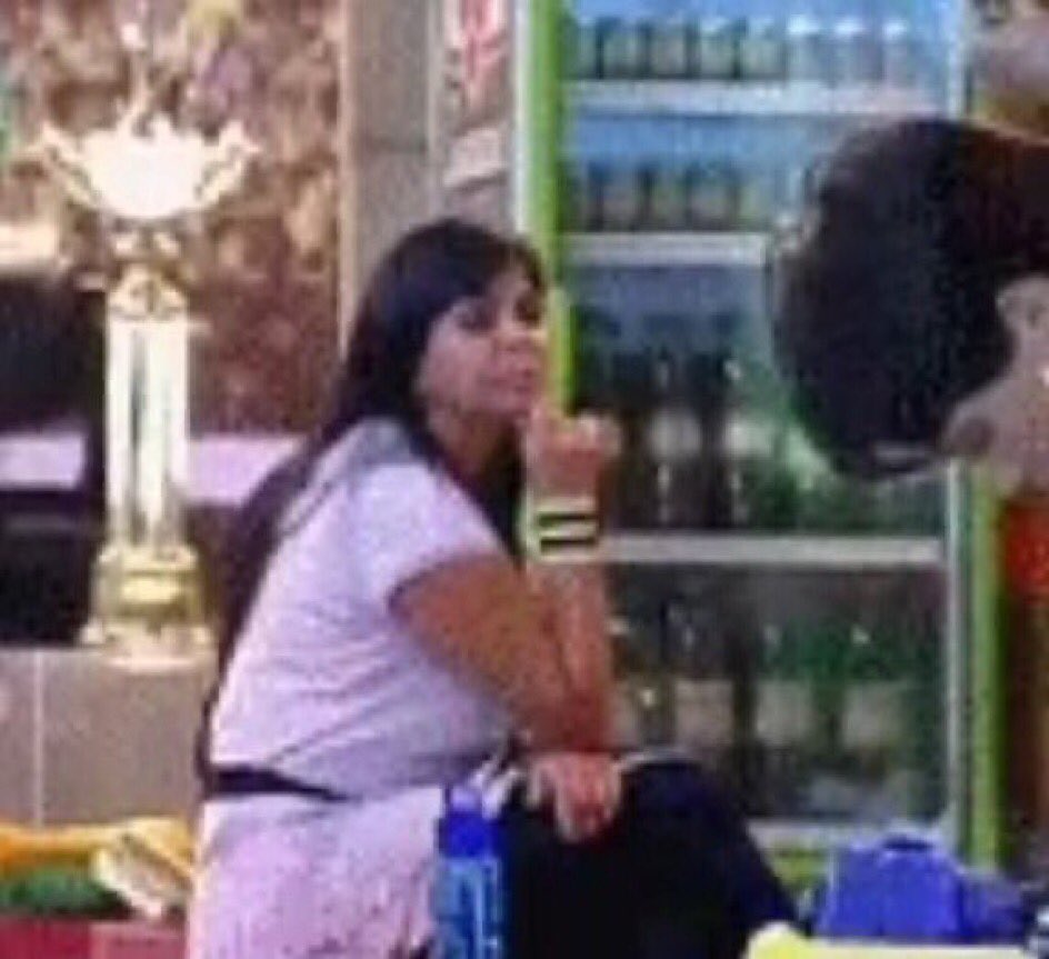 wtfdnicks's tweet photo. @mileybongz Old que é a Ariana, falsa e dissimulada junto com o scooter, nojo dessa escória https://t.co/QyonmAnGpc