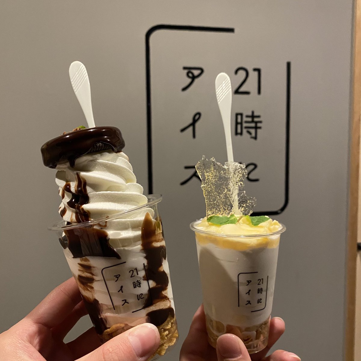 財務コンサルタント 大阪の八尾市にある 21時にアイス に行って驚きました まず 深夜営業をしてるアイス 屋さんという事で新たな市場を開拓し インスタ映えを狙ったメニューで若者を呼び寄せる アイスとコーヒーを提供する事でとことん原価を下げる