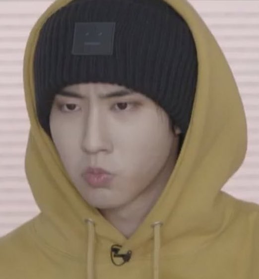 hancontents's tweet photo. he’s angry https://t.co/QQ4X4R9iIs