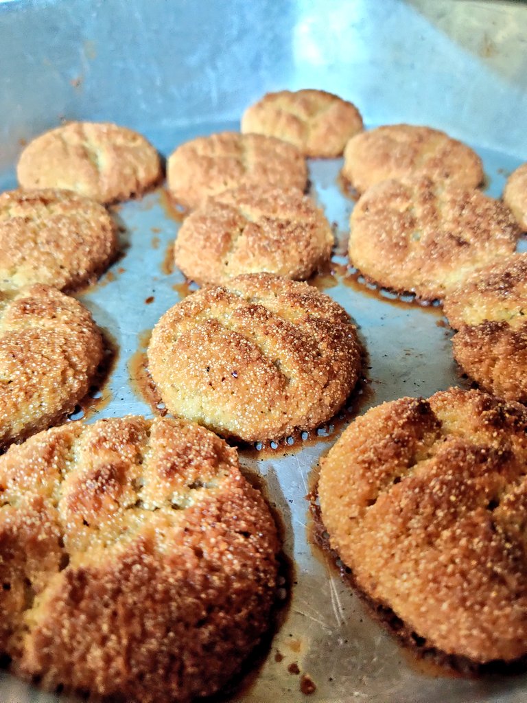 schmmuck's tweet photo. Bolinhas 😍 #GoanSweets https://t.co/wqLhgKECu5