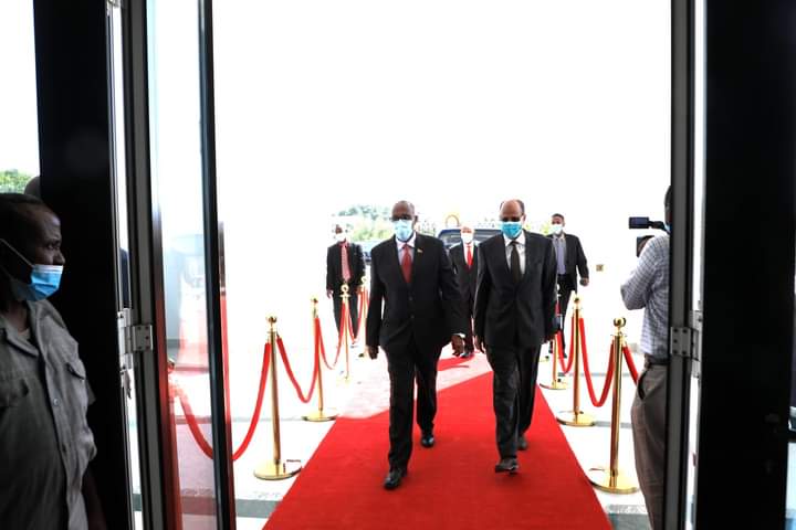 MohamedAbdiriz5's tweet photo. Madaxwaynaha JSL Mudane : @musebiihi oo Ku Guda Jira Safarkiisii Jamhuuriyada  #Djibouti  Ayaa La Kulmay Dhigiisa  Madaxwayne  H.E   Ismail Omar Guelleh
#Somaliland 
#Djibouti 
#HornofAfrica https://t.co/rLLruzsETi