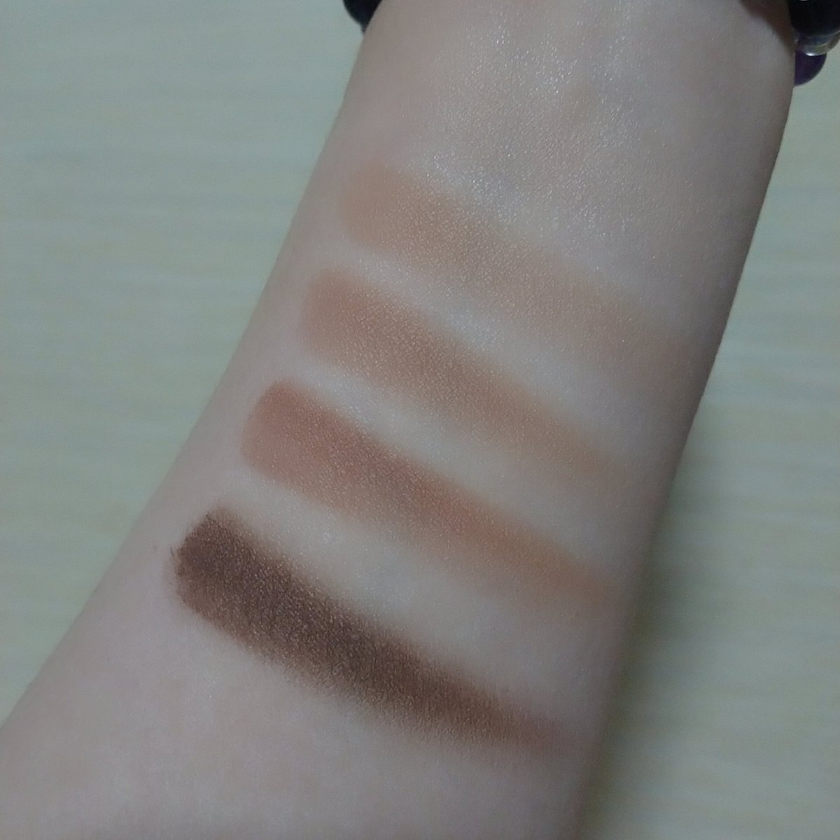 eringya0254's tweet photo. #えりぃのスウォッチ です。
#クリオ
#CLIO
#プロアイパレット
NO.8
#intolace
公式サイトで3400円。
でも2000円くらいでQoo10で買えました。
あのクリオの最新パレット!
マット5色、グリッター5色です。
マットは左側から薄いブラウン〜どんどん濃いブラウンになります。 https://t.co/k5uomYoglP