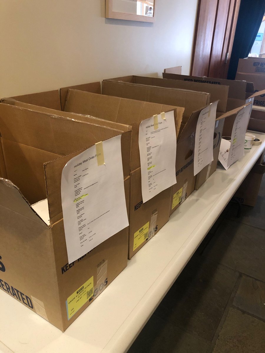 HighlightsFound's tweet photo. This morning, friends are picking up the last of the holiday meals prepared by #ChefAmanda and the Barn crew--we want that PIE! https://t.co/WEipsLJgy5