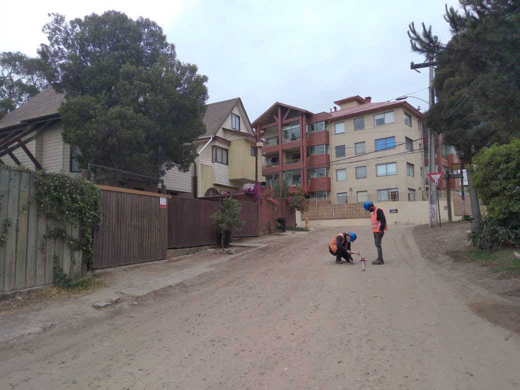 InclusivoLos's tweet photo. Estamos muy felices de contarles que ya comenzaron los trabajos de topografía en la calle Los Peumos! 💪🏼

Muchas gracias a todos los vecinos y vecinas de Los Romeros y a todas las personas que nos apoyan desde el día uno!  #pavimentolosromeros #concon https://t.co/tMW78Gd4YE