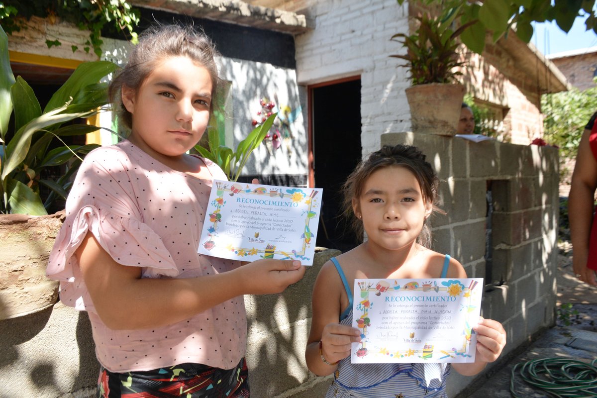 MuniSoto's tweet photo. #ProgramaConectados – Como Maia y Aimé, más de 100 niños y niñas de Villa de Soto pudieron completar el ciclo lectivo 2020 gracias a este programa. Felicitaciones y felices vacaciones! https://t.co/FxuDFwdyOS