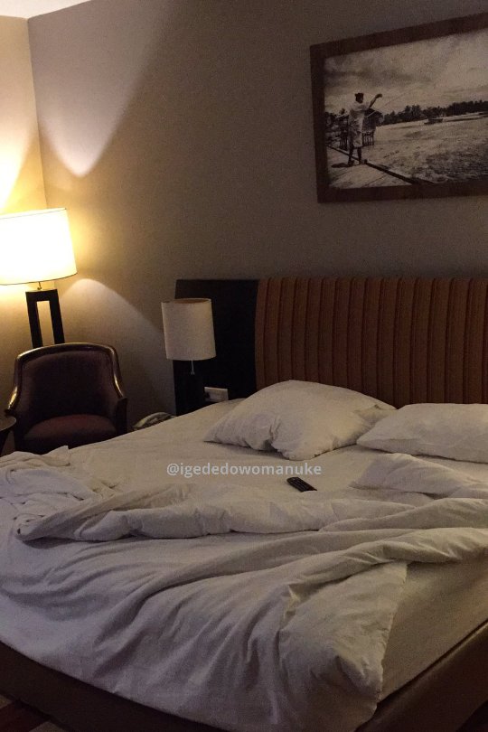igededowomanuke's tweet photo. 🛏️😴💤
#selamatmalam
#goodnight
#GoodNightTwitterWorld
#waktunyatidur
#timetosleep
#ranjangkenikmatan

#duren
#dudakeren
#igededowomanuke https://t.co/0v0vOYr1xq