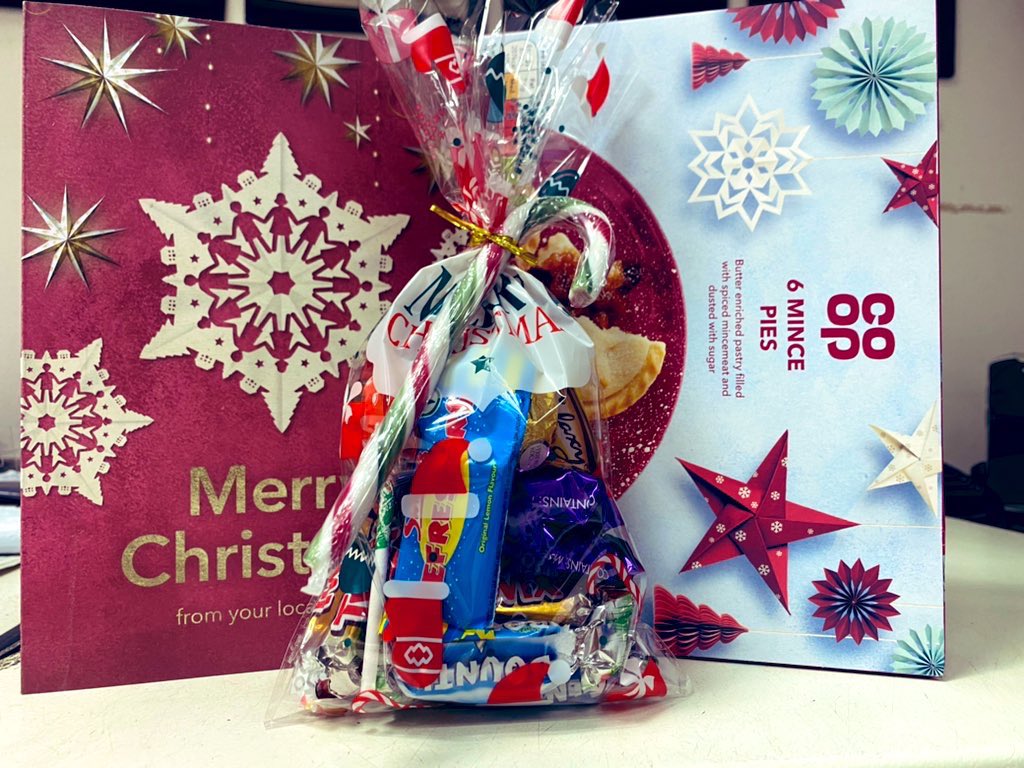 Giving out lots of ‘Little Acts of Kindness’ to our lovely customer and local businesses 🎁💙💫 #community #ItsWhatWeDo #TeamGreetland @Zachary61197068 <a href="/anthonymolloy77/">Anthony Molloy</a> <a href="/mazieblake12345/">Richard Wilkinson</a>