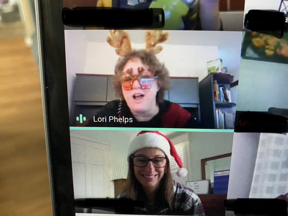 lbosley04's tweet photo. What a fun way to start Winter Break! Mrs. Phelps and Mrs. Fields stopped by to say hello before break begins! Students were excited!!! @KimberlyGFields @lphelps_ https://t.co/QyysMeLozD