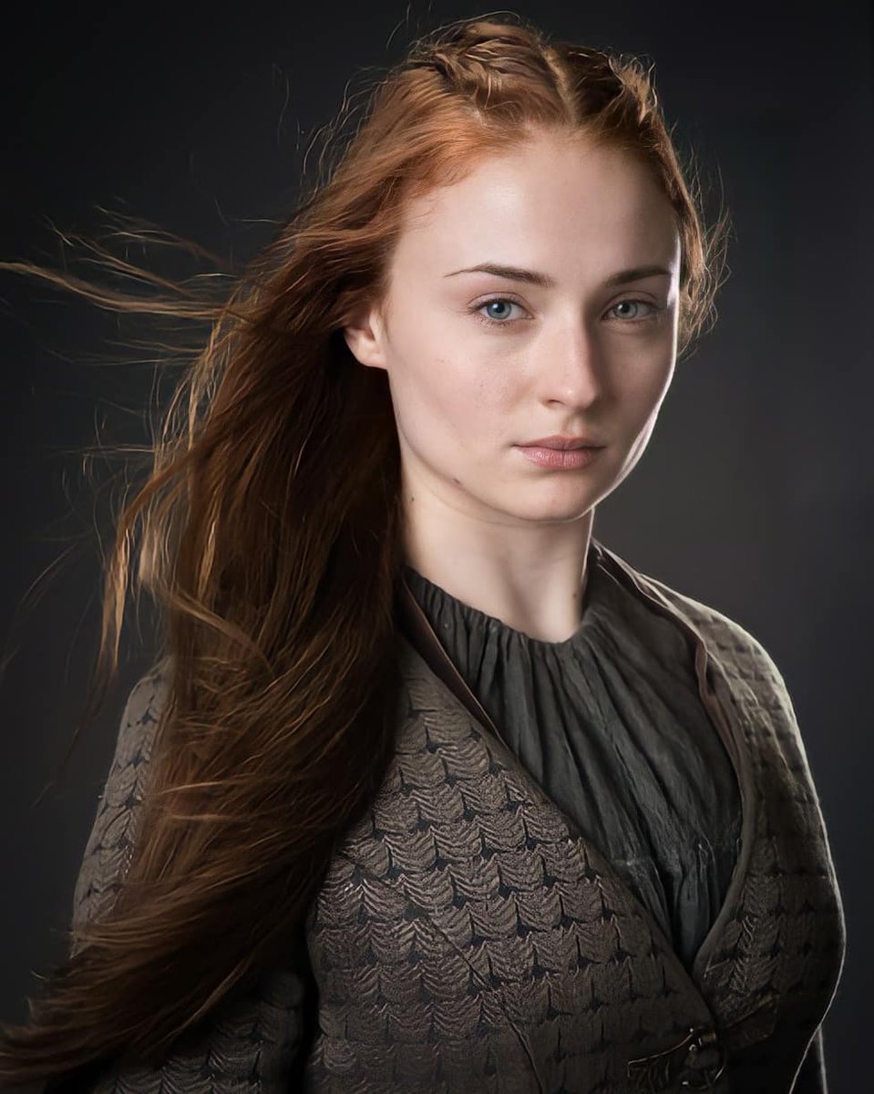 sansacstark's tweet photo. THESE NEW PROMOTIONAL PORTRAITS OF SOPHIE TURNER AS SANSA STARK OVER THE YEARS I'M CRYING LOOK AT HER https://t.co/29HG3ShW91
