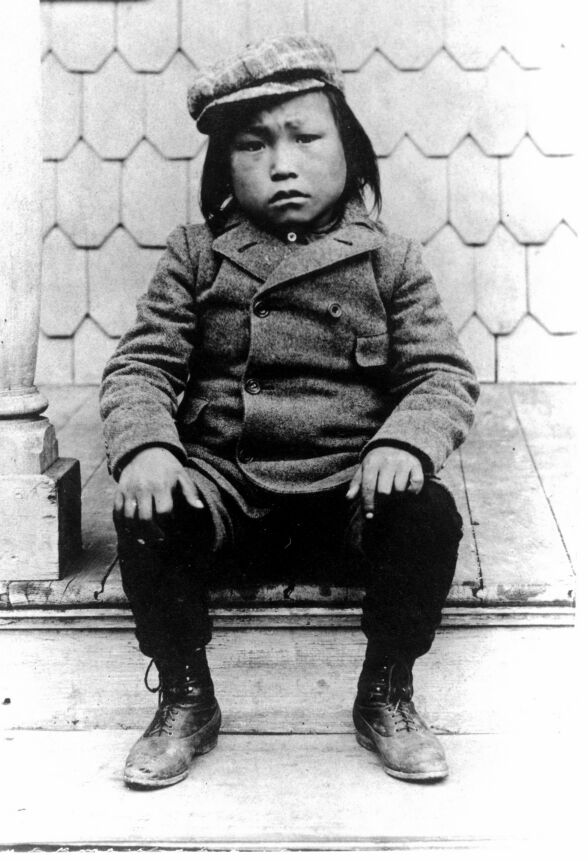 The expedition was guided by Minik Wallace, an Inughuaq brought to the US by aforementioned Peary in 1897 to be studied, with his father and others, who all died of TB. Minik pleaded for an Inuk burial. The museum staff faked his father's burial, but took his body for research.
