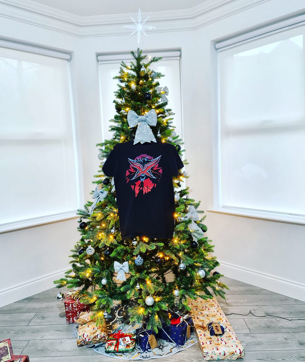 Zizaran's tweet image. Zizmas begins tomorrow 5pm GMT on my stream! Giveaways happen all day including exclusive stuff from @pathofexile's Exilecon, peripherals from @Corsair, @GetGearSK as well as gifts from @Shopify and @LastEpoch! Retweet or like this tweet to enter the giveaway for the shirt below!