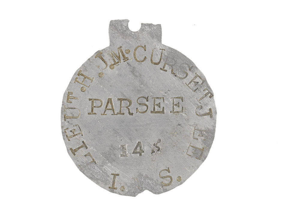 In 1907, aluminum discs were introduced for British soldiers. From mid-late 1914, the discs (single and double) were produced from compressed fibre. In 1920, Fabian Ware (founder of the CWGC) reported that ‘identity discs have not proved satisfactory’ 2/