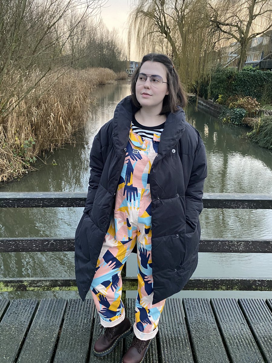 cindylouiseoffl's tweet photo. Another day, another dungaree. Brrr it’s cold 🥶
#singer #singersongwriter #music #musician #indiesinger #popsinger #rocksinger #musicfashion #fashionista #dungarees #lucyandyak #netherlands #coldweather #singerlife #singerstyle #colorful #happystyle #comfortiskey https://t.co/r6KeDikMSV