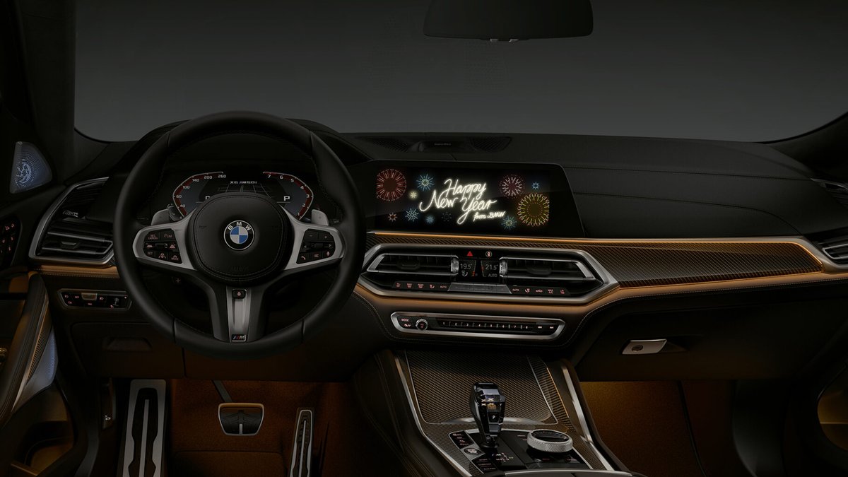 bmwblog's tweet photo. Video: BMW Sends Christmas and New Year greetings to your car - https://t.co/SsWjOFhjh9 #HolidaySeason #IDrive7 https://t.co/9GUkocXPHv