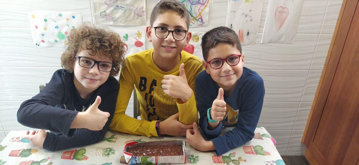 BASF_ES's tweet photo. Hoy hemos realizado el último #FamilyLab del año y también el más navideño: hemos aprendido a identificar el almidón en los alimentos y además... ¡Hemos creado un turrón nosotros mismos! 🍫
Mira lo bien que lo hemos pasado 👇 https://t.co/0ABiE38Itk