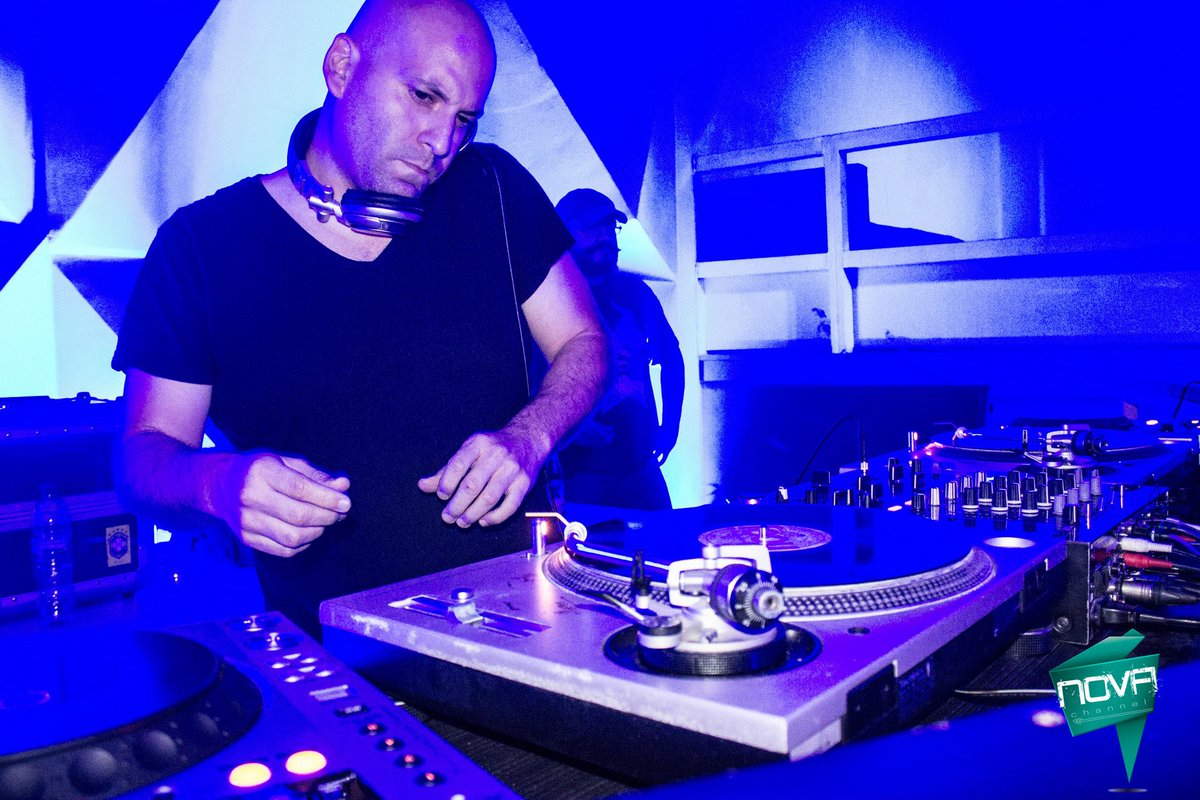 Vynil ⚡⚡⚡
📸 <a href="/novachannelgt/">NOVA Channel GT</a> <a href="/piwizlima/">Pedro Luis</a>
#vynil #djset #skill