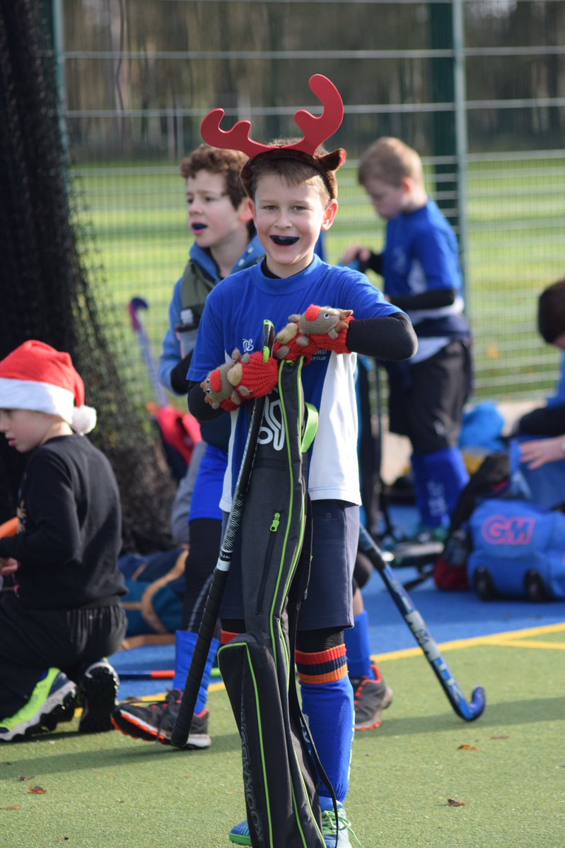 OxfordHC's tweet photo. Juniors and Coaches came out in Christmas jumpers and accessories for our fun festive training on Sunday.
#covidtiers #hockeyclub #familyclub #oxfordhockeyclub #bluearmy #christmastraining https://t.co/pokfneqVTR