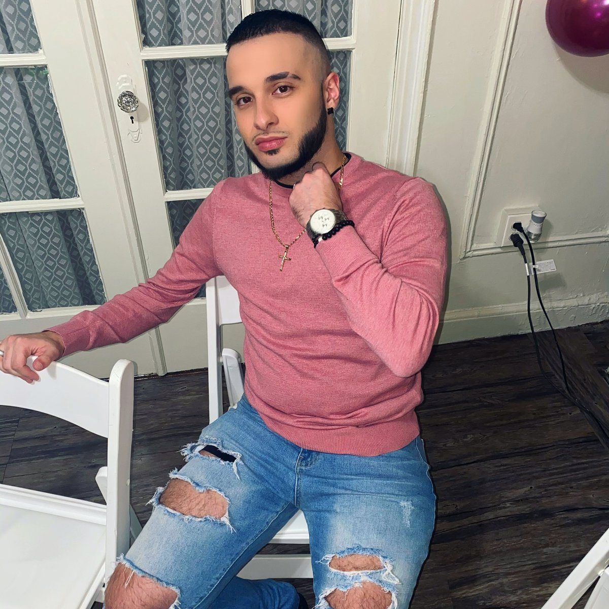 louisjcx's tweet photo. That one time I wore Salmon. https://t.co/kHQSqxrrHh