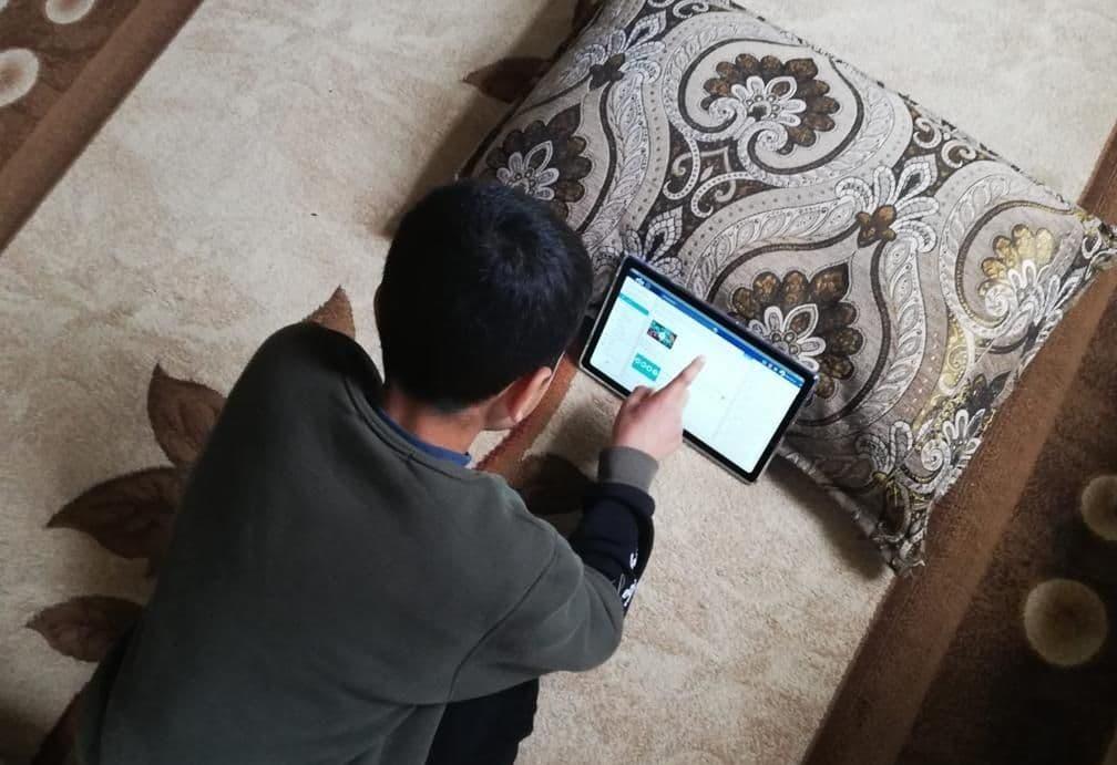 Harran’dan Hasan Hüseyin’in tableti ulaşmış. Çalışma masasını da meslek liselerimiz yapıp gönderir mi? Ne dersiniz Mesleki ve Teknik Eğitim Genel Müdürü <a href="/varmik/">Prof.Dr.Kemal Varın Numanoğlu</a> :)