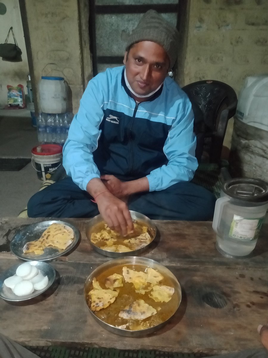 Bheem30664970's tweet photo. जरा ठहरो, के शब फीकी बहुत है,
तुम्हें घर जाने की जल्दी बहुत है,
जरा नजदीक आकर बैठ जाओ,
तुम्हारे शहर में सर्दी बहुत है,,।😚🤠
#HimachalPradesh,, #LovingPlace,,
#छल्लीकीरोटी,,,#हिमाचलप्रदेशकीवादियां,,
#NaturalairofHimachalPardesh,,
#TraveledwithBrotherHimachalPARDESH https://t.co/PMgXlu2eNr