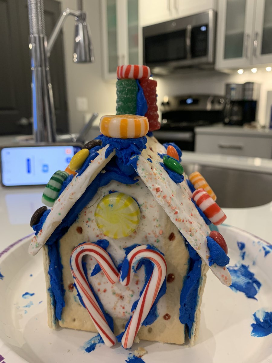 EugeneGlover's tweet photo. Pop tart gingerbread house #northhillsliving https://t.co/awhTcr0qST