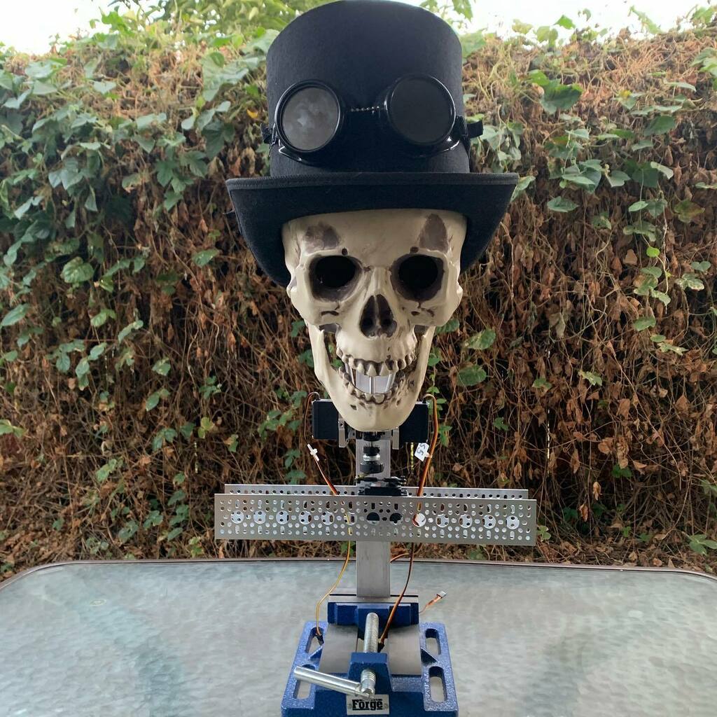 Halstaff5's tweet photo. Another piece of the puzzle for the new project.  #animatronics #Halloween #instagram #diyanimatedprop #diyanimatronics #robotics #homehaunter #diyhaunt #props #diyhalloween #robots https://t.co/ckwRtY9213 https://t.co/zNg6cx4LCL