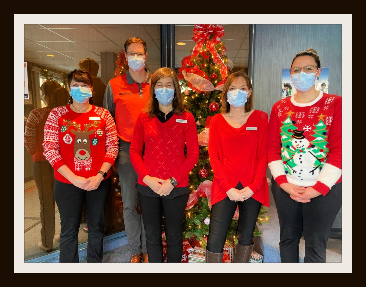ChiroAssociate's tweet photo. Wishing everyone a Healthy Happy Holiday from Dr. Ian, Dr. Candace, Tina, Lorri and Victoria. https://t.co/FaDWWrpLQ6