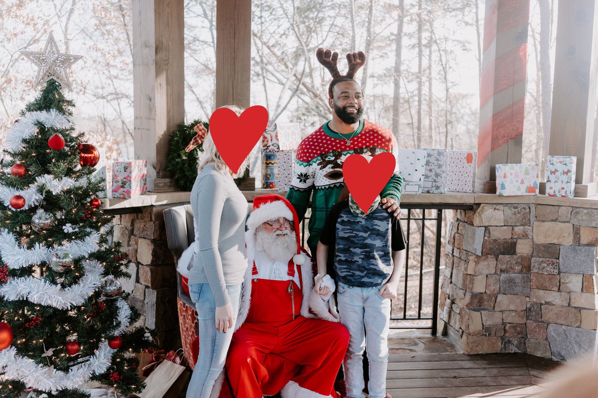 TajhB10's tweet photo. This year the Tajh Boyd Foundation had the opportunity to spread a little Christmas cheer to The Fostering Faithfully Community of Oconee and Pickens. We were able to gift approx 80 youth with new shoes. What goes better with new kicks than Cookies and Hot Chocolate!? https://t.co/zqtSgpgews