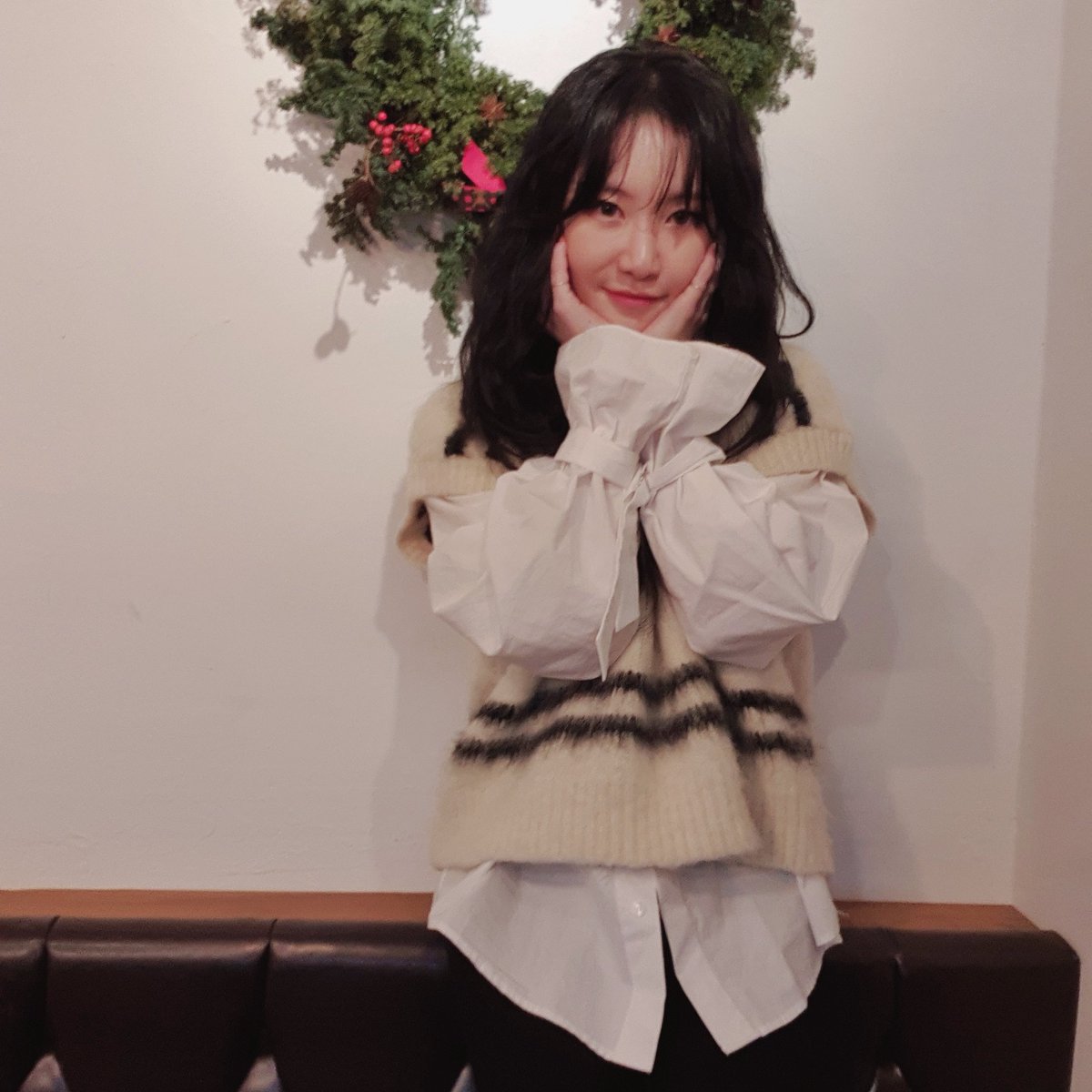 FanbaseYezi's tweet photo. Yezi twitter update ✨
#yezi #leeyezi #yeji #crazydog #미묘 #raining_all_night #예지
@_Yezi_official https://t.co/uhfSSnxnqW