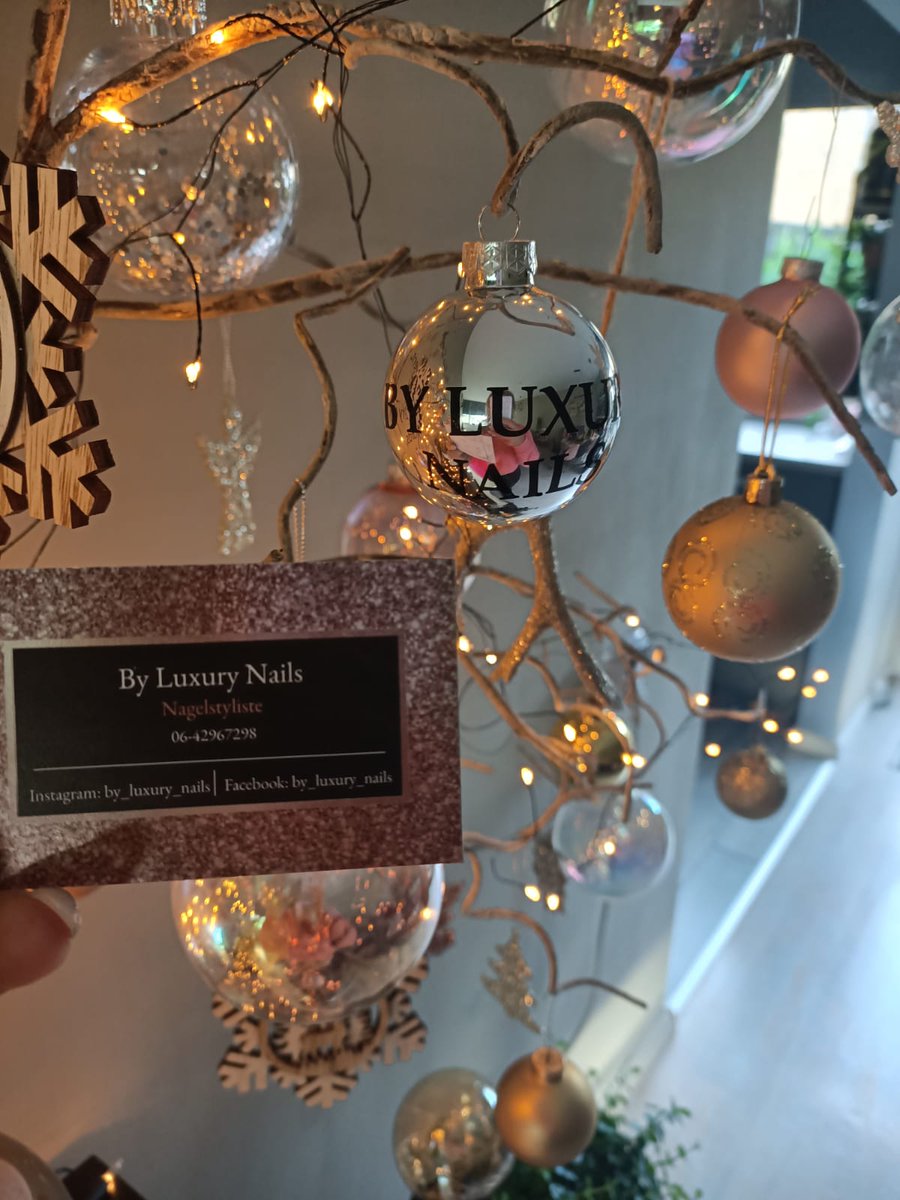 FrederiqueRnewt's tweet image. Nog op zoek naar een nagelstyliste? Nog bezig met opstarten maar super trots op wat ze nu al heeft bereikt #jongere #eigenonderneming #tilburg #xmaspresent #toppertje #rnewt