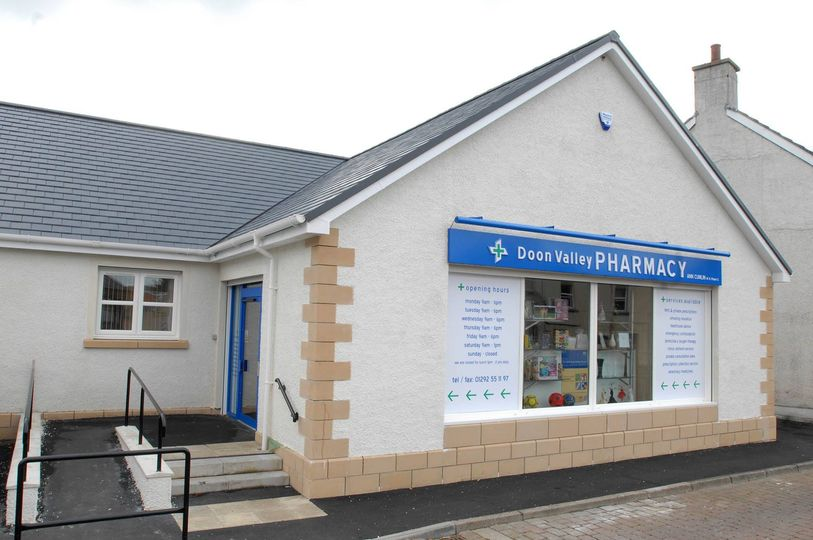 Gaela03641557's tweet photo. Mince pies to Dalmellington Pharmacy and the Doon Valley Gazette - still working their socks off and smiling away.  Thank you all of you 🎄🧑‍🎄#itswhatwedo #littleactsofchristmasspirit https://t.co/Wqu2OAbOP0