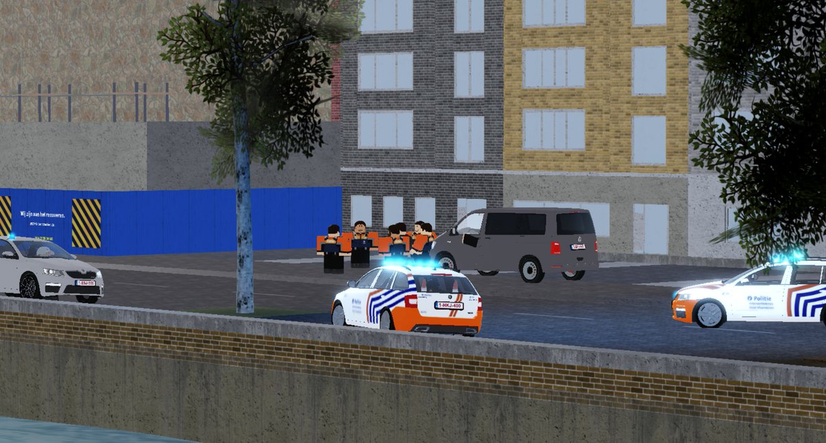 Lokeren - After requests by the government and group administration for more police training, the Intervention Corps East-Flanders of the Federal Police held its first official training today. The officers were trained on different scenarios.