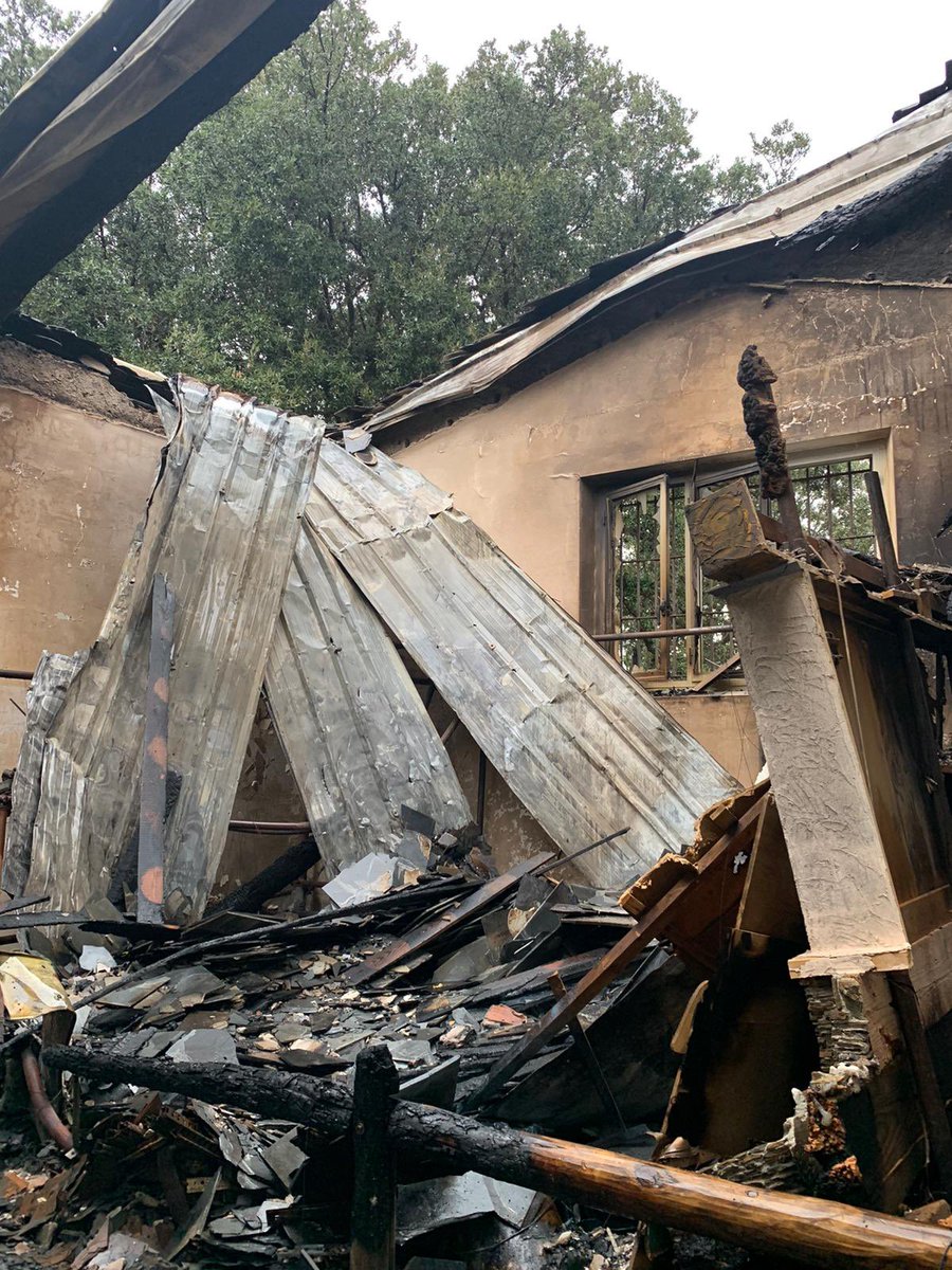MuseoBCCgenova's tweet photo. Purtroppo come molti di voi sapranno, sabato scorso un incendio ha distrutto completamente la copertura del salone adiacente il Santuario N.S delle Grazie in Genova Voltri. Se qualcuno volesse sostenerci trovate maggiori informazioni sulla nostra pagina Facebook! https://t.co/DRXH1AETEf