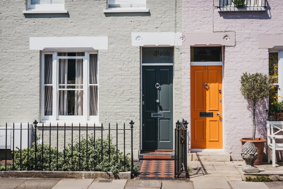 Zoopla's tweet photo. As more regions are set to enter tier four on Boxing Day, we look at what the Covid-19 restrictions mean for the property market. Find out what tier you're in and what that means for your home search
https://t.co/cQdbMswrl2
#propertynews #tierupdate https://t.co/37JvSAgQKo