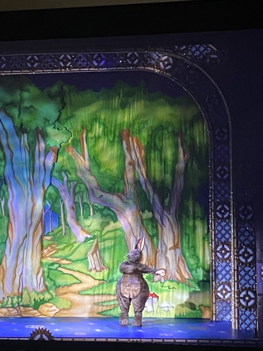 Well done to ⁦<a href="/NottmPlayhouse/">Nottingham Playhouse</a>⁩ - no better way to spend a rainy afternoon than watching the panto getting in the mood for Christmas. It wouldn’t be Christmas without the dancing bunny!  Looking forward to seeing it live in 2021. #offtotheball
