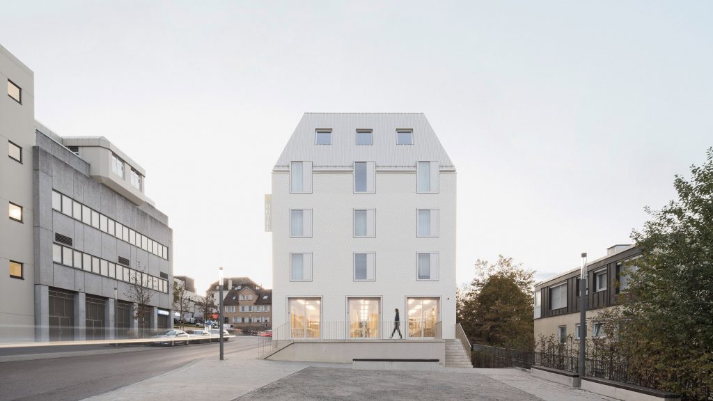 Here are 10 of the best examples of carbon-neutral design, including zero-carbon and carbon-negative buildings, such as a floating off-grid office and a house made of hempcrete ow.ly/aCJ150CRy2U