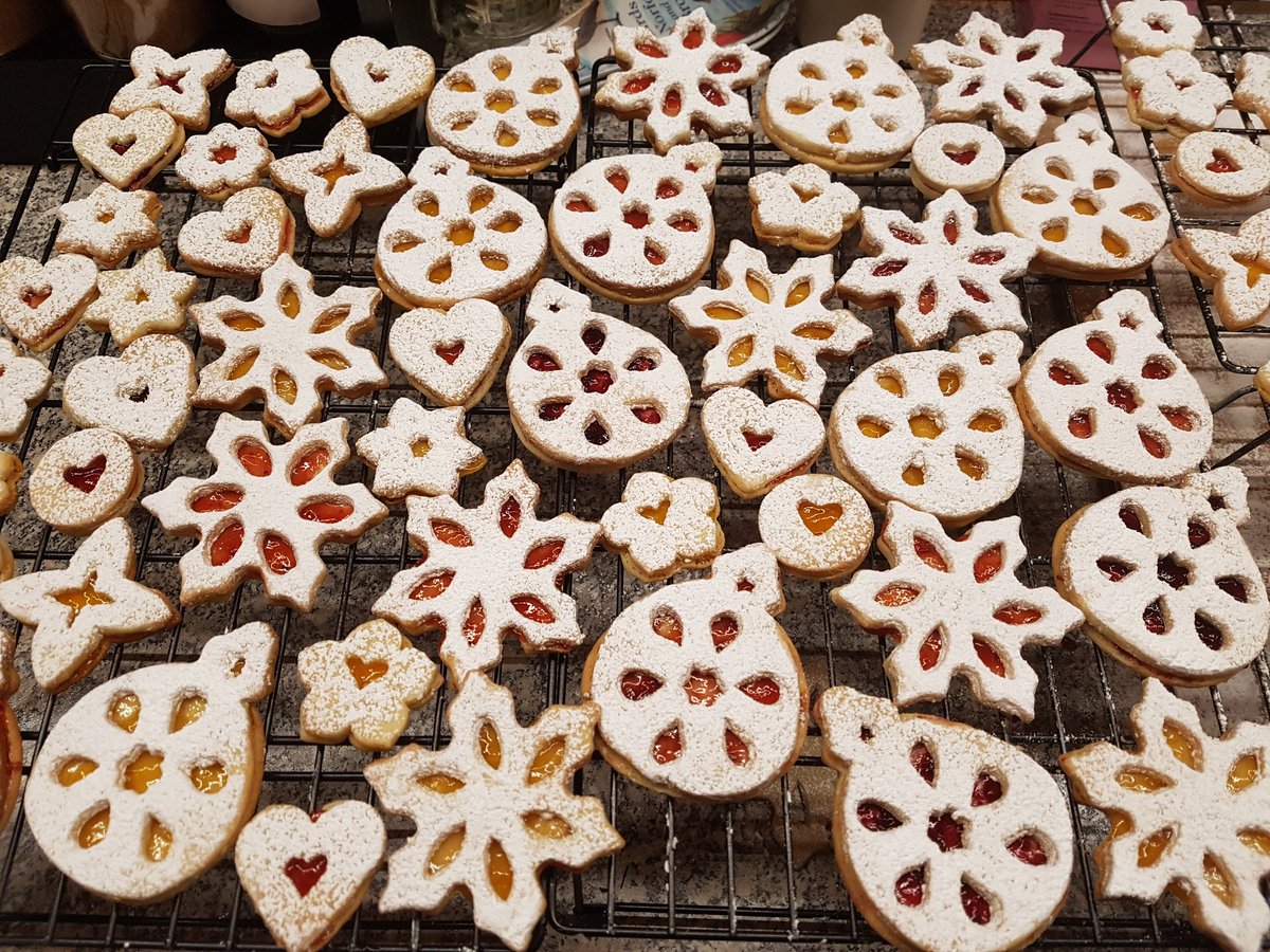 lifewithAutism1's tweet photo. Last of the Christmas baking done. Time to chill. #baking #christmas #christmasbaking #czechbaking #czechchristmas #bestofbothworlds https://t.co/SyjP9Ws6WY