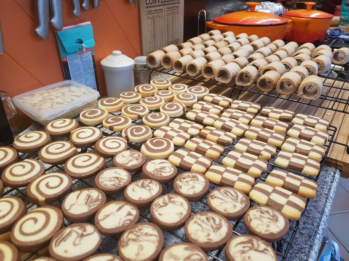 lifewithAutism1's tweet photo. Last of the Christmas baking done. Time to chill. #baking #christmas #christmasbaking #czechbaking #czechchristmas #bestofbothworlds https://t.co/SyjP9Ws6WY