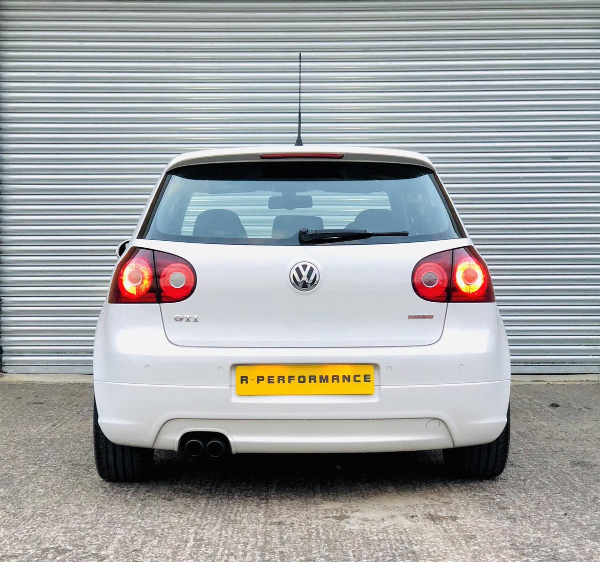 PistonHeads's tweet photo. For sale: 2007 VW Golf GTI Edition 30
A low mileage manual Candy White Edition 30 with a great specification for £12,295.
https://t.co/Wp85jMVkJr
#Volkswagen #GolfGTI #Mk5GTI #Edition30 #PistonHeads https://t.co/AD7g7SZxD7